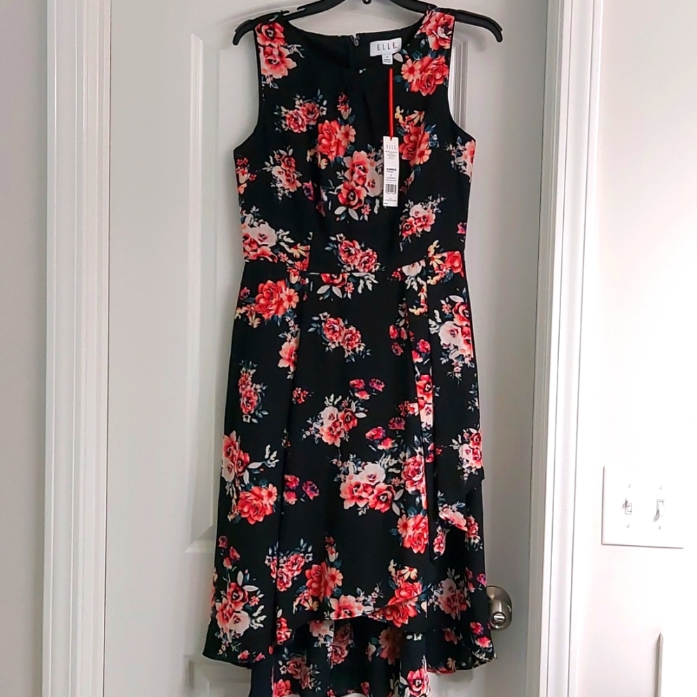 NWT Elle womens fit and Flare floral dress with side pockets